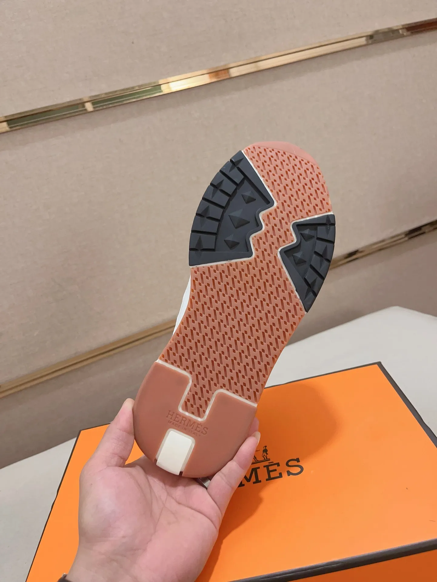 Ex-factory price: 500💰《HERMES》【Classic original single version】Hermès; top 🔝purchasing agent🔍🔍men's latest 🇺🇸sold simultaneously, original imported from Italy ▲▲first-layer cowhide ▲▲ (high-end, nobility and class) ) Exquisite workmanship (Italian 🇮🇹 imported water-dyed 🐂 cowhide lining) sole: original sole provided by the original factory, ⚠️exclusive double-layer activity·TPR·rubber·combined molded outsole; super comfortable·wear-resistant·non-slip·environmental protection The real thing is more beautiful when photographed in kind (high quality, following orders), you can come in and out at will * Number of yards: 38·39·40·41·42·43·44# (can be customized 45.)